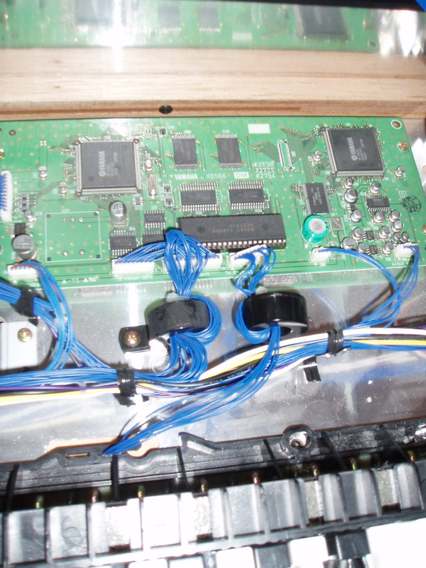 07_keyboard_screws_and_connector